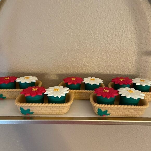 Vintage Avon Poinsettia Salt and Pepper Shakers in Baskets set of 5! - Picture 1 of 14